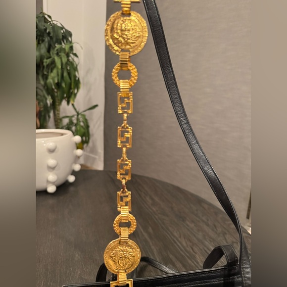 1990s Gianni Versace Couture Medallion Black leather Chain Bag - Picture 4 of 12